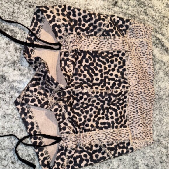 Lululemon Liberty Short Ace Spot Grain Black / Dottie Dash Grain Black - Size 6 - Picture 5 of 5